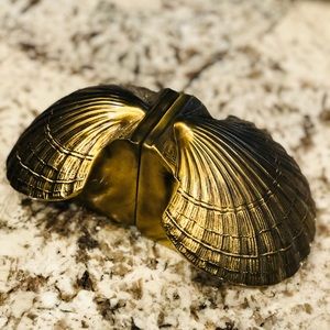 🕊 1950s HAND-CAST VINTAGE SOLID BRASS CLAM BOOKENDS